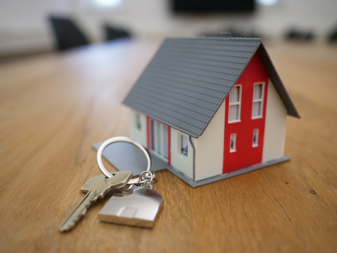 Conseiller Sixième Avenue accompagnant un client